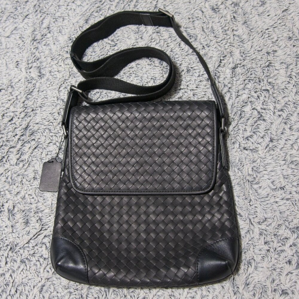 BLACK LEATHER weaved purse